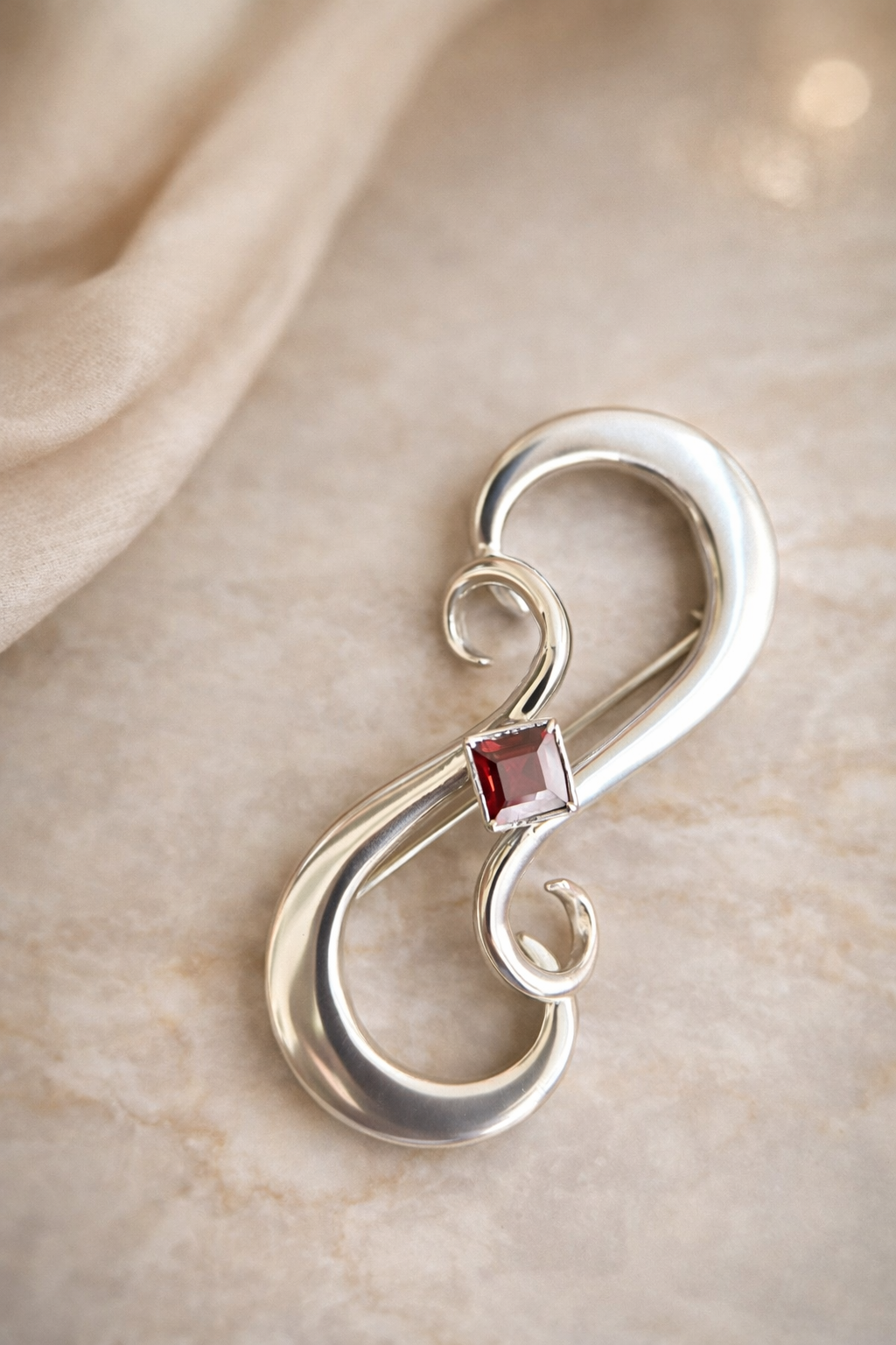 P23 SSG - Sterling Silver with Garnet Stone